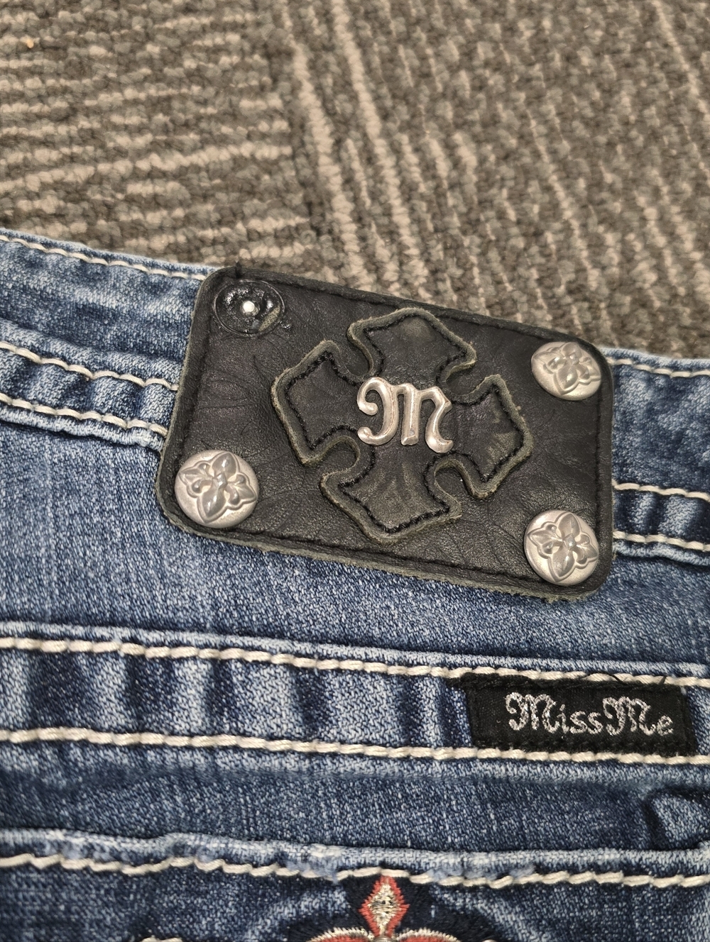 Miss Me Embellished Bermuda Denim Shorts Size 32 - Picture 4 of 13